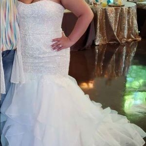 Wedding dress 18W NEVER altered